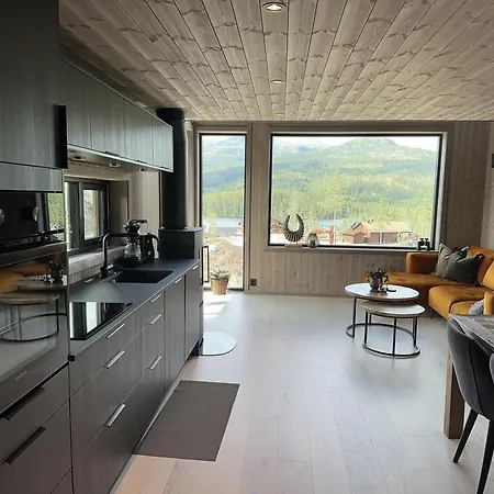 Hytta Pa Fikstjonn Med Panoramautsikt Hjartdal
